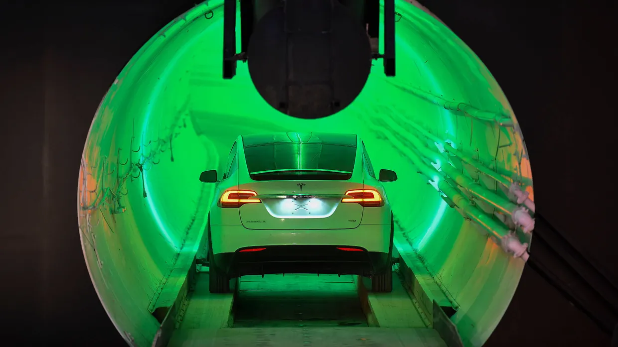 Heute: Ein E-Auto von Tesla im Hawthorne-Test-Tunnel in Kalifornien.