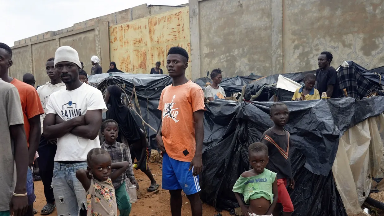 Migranten in Niger in einem behelfsmäßigen Lager im August