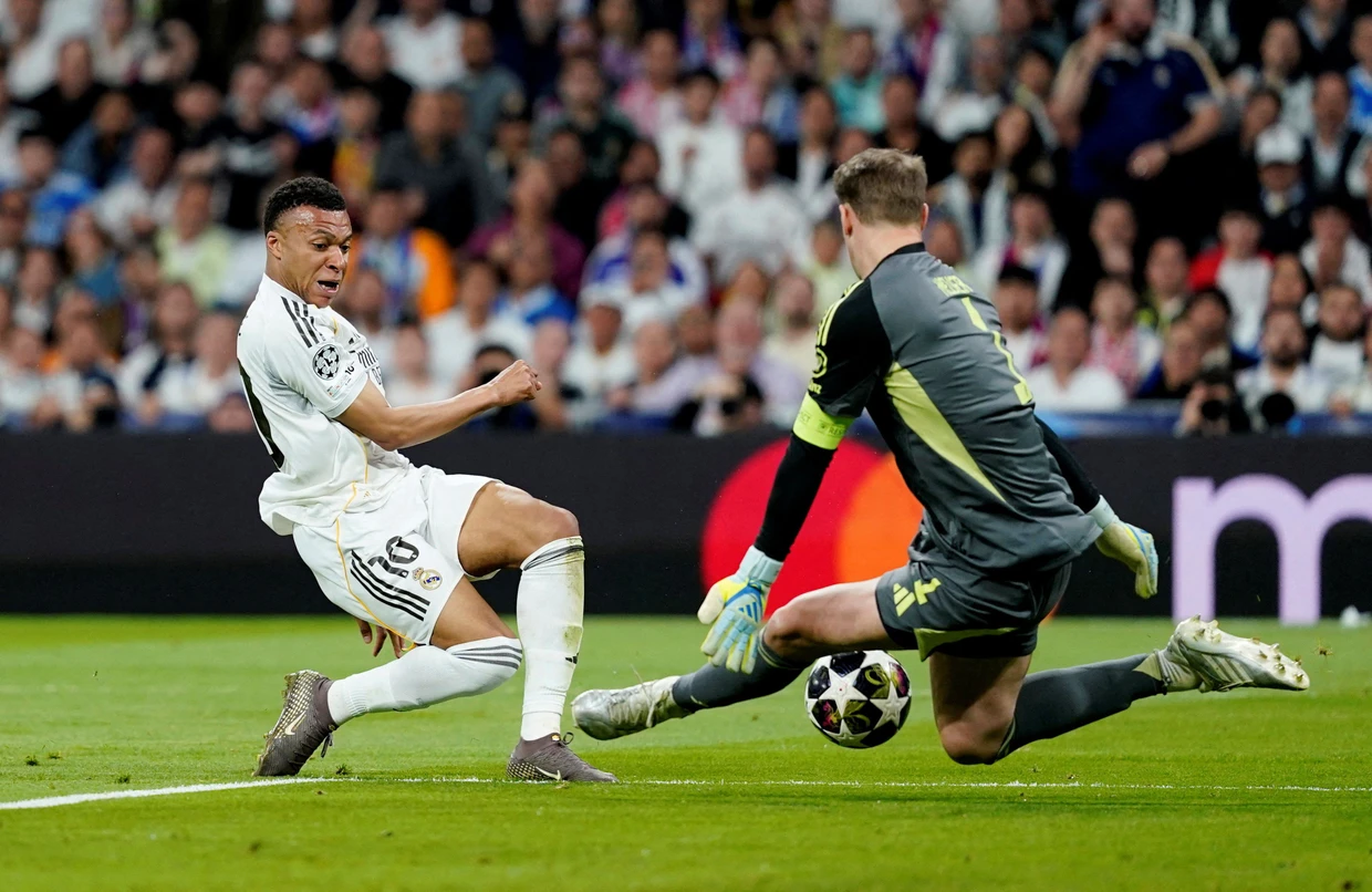 Das Duell des Abends: Weltmeister Mbappé gegen Weltmeister Neuer.