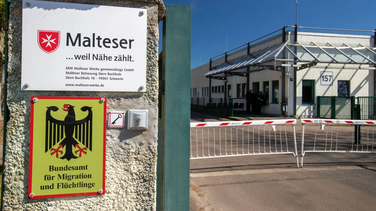 Eine Erstaufnahmeeinrichtung für Asylbewerber in Stern-Buchholz in Mecklenburg-Vorpommern