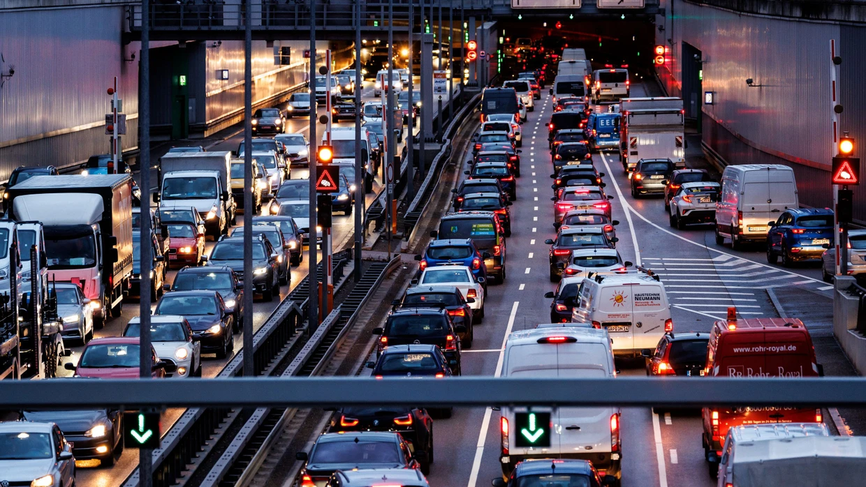 Those who commute by car are often annoyed by traffic jams. Now you can at least get more back for the route when it comes to taxes.