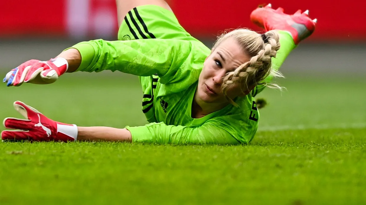 Merle Frohms steht künftig für den VfL Wolfsburg zwischen den Pfosten.