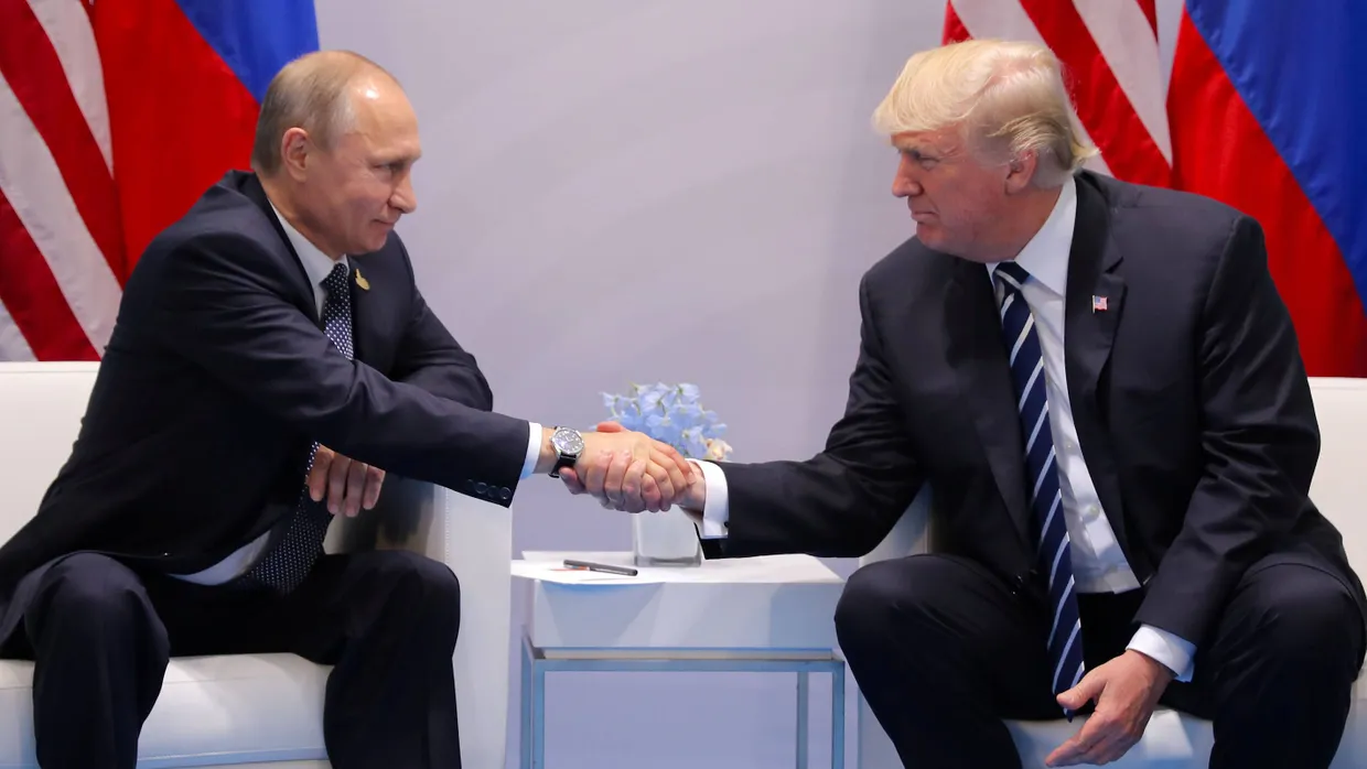 Beim G-20-Treffen 2017 in Hamburg: der amerikanische Präsident Donald Trump mit dem russischen Präsidenten Wladimir Putin (links)