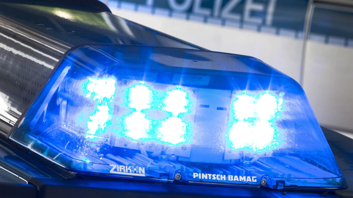 Die Polizei hat Häuser und Fahrzeuge in der Stadt Falkensee durchsucht.