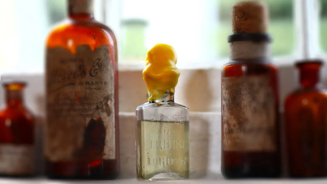 Frisch mit Wachs versiegelt: Das Parfum aus den Tiefen stammt von der Marke „Piesse and Lubin London“