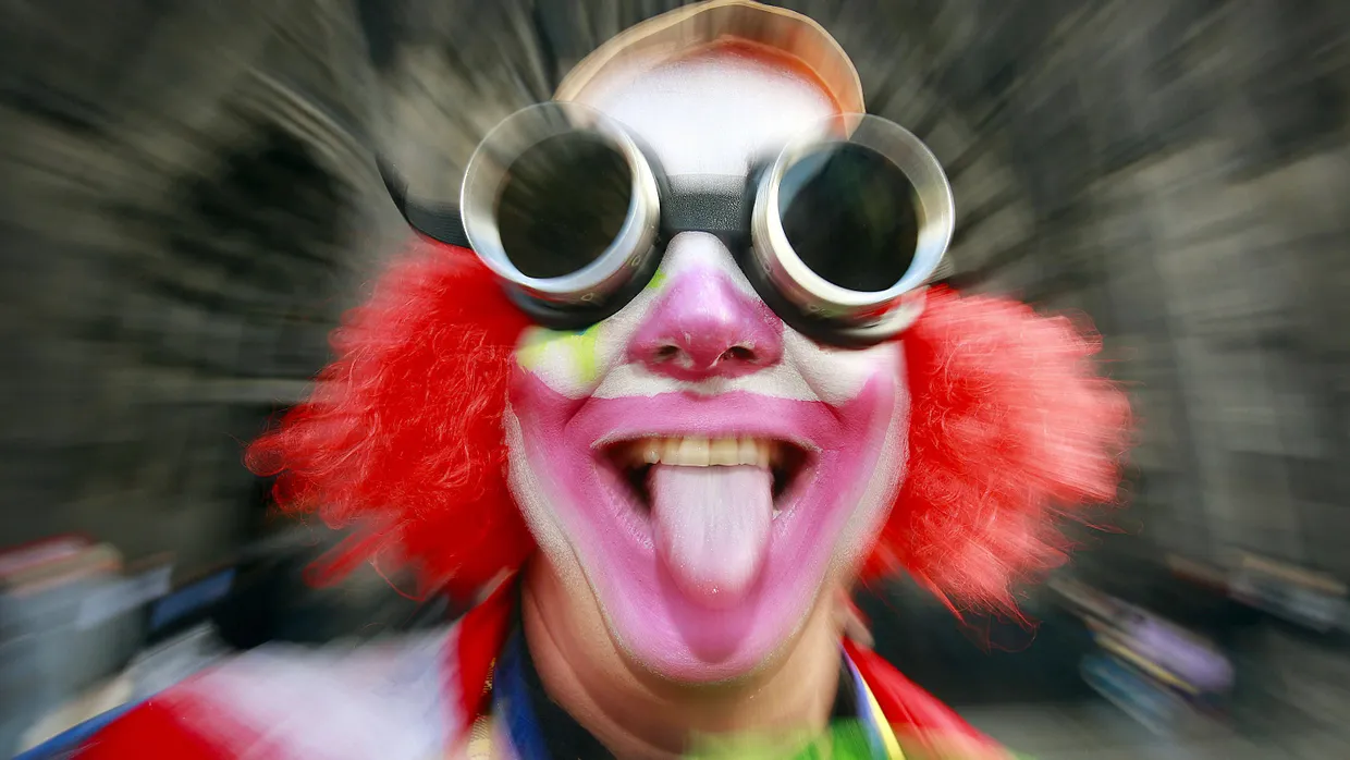 Geschminkt und mit Brille: Wie vermummt dürfen Jecken sein?