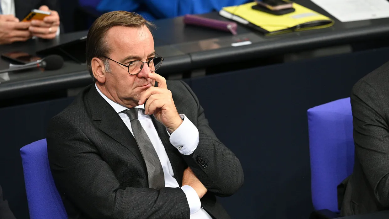 Trotz Streits über den geplanten neuen Wehrdienst will die Koalition den Gesetzentwurf von Verteidigungsminister Boris Pistorius im Bundestag beraten.
