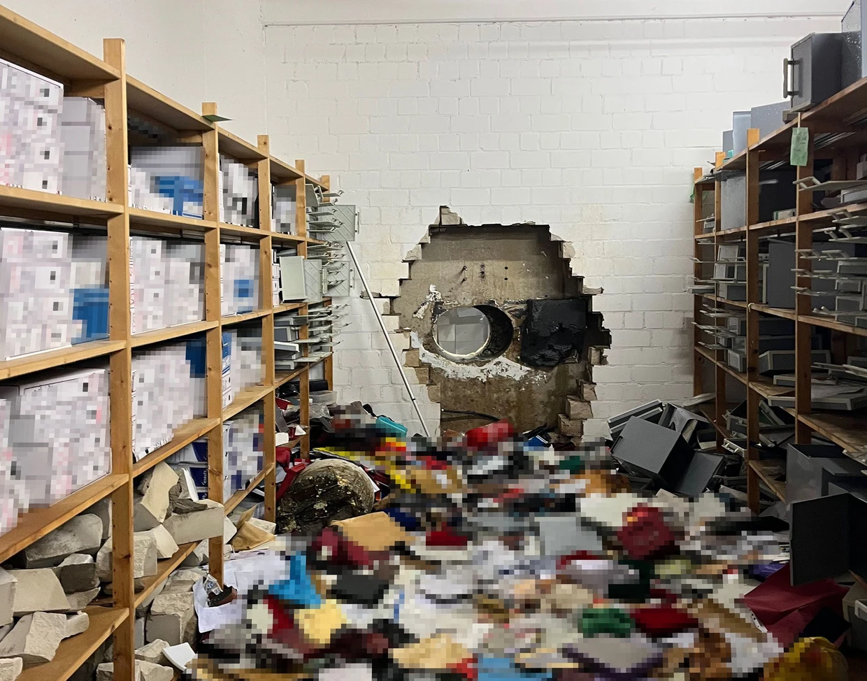 Das Loch des Anstoßes im Tresorraum