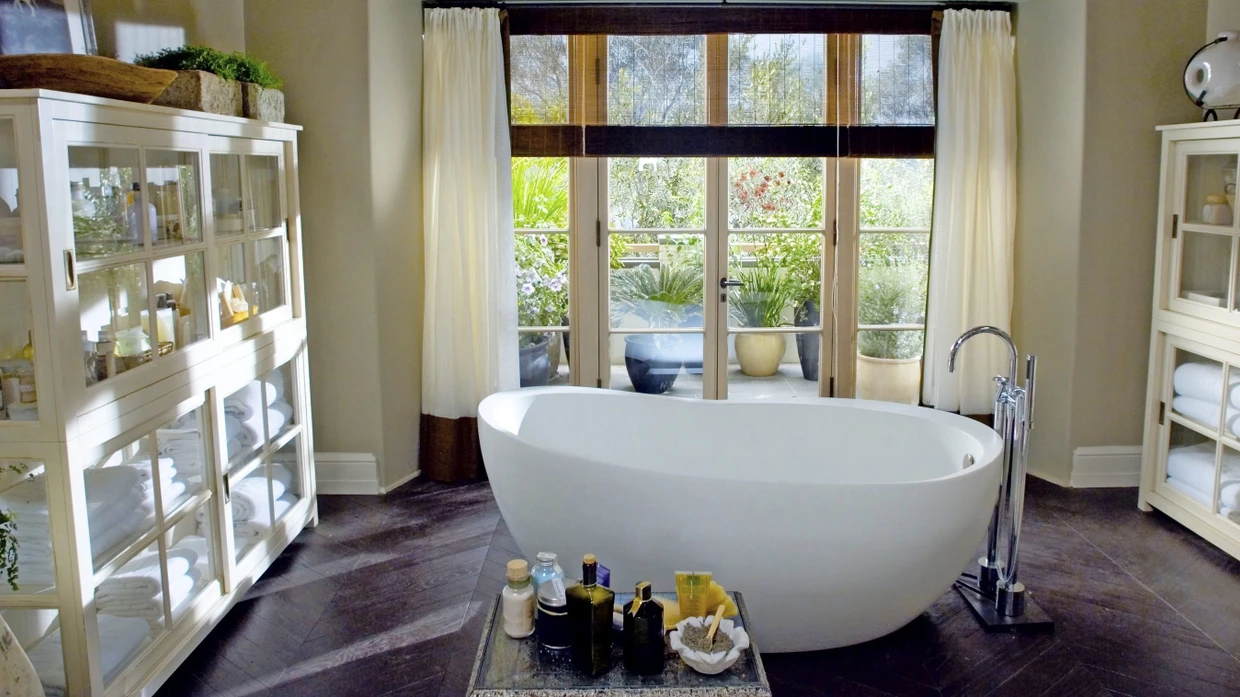 Eintauchen in das Leben der anderen: Im Film „Liebe braucht keine Ferien“ ist das eine romantische Idee.