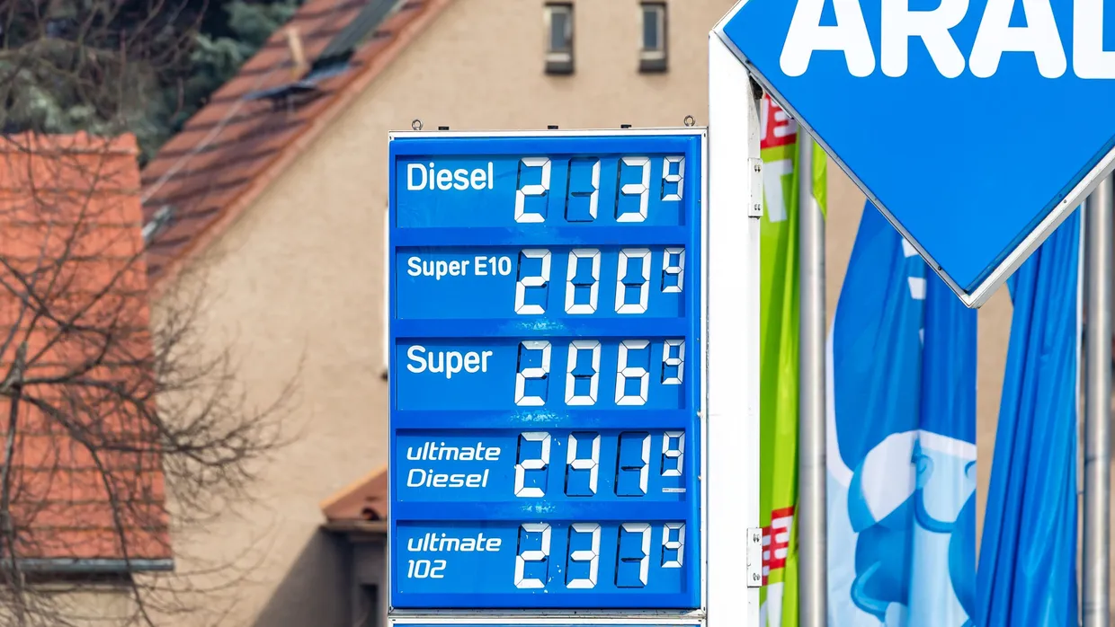 Mit Beginn des Irankrieges sind die Kraftstoffpreise in Deutschland sprungartig gestiegen.