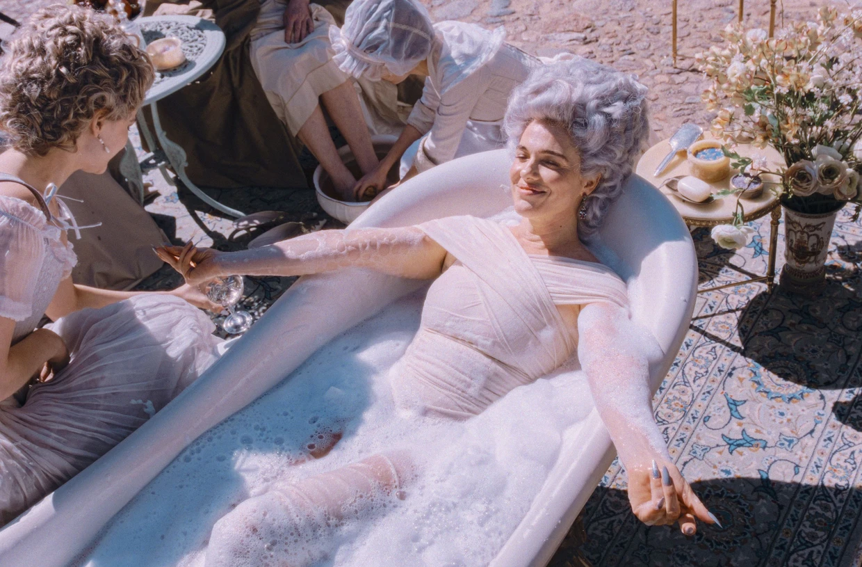  Verena Altenberger als Königin Marie-Antoinette.