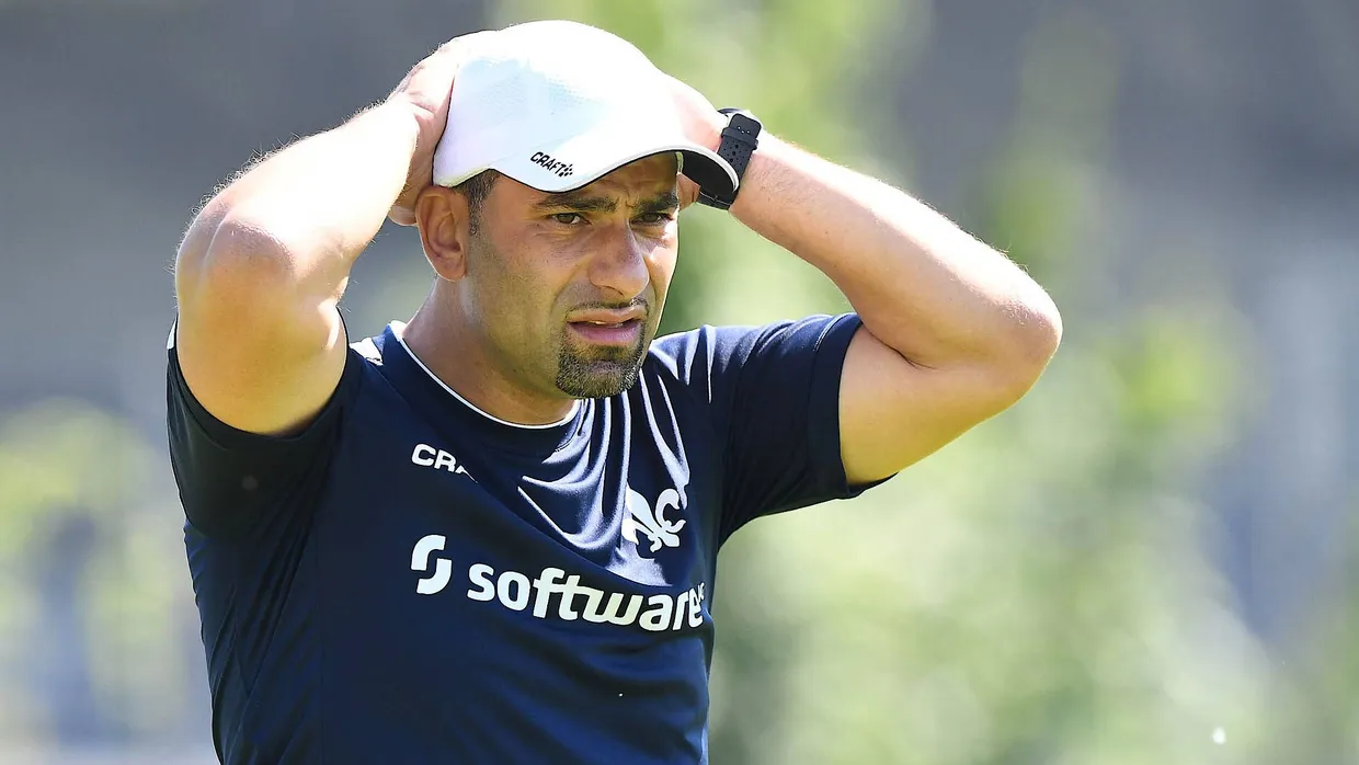 Darmstadt-Trainer Dimitrios Grammozis: „Ich definiere mich nicht darüber, dass ich Wert darauf lege, von den Spielern gesiezt zu werden.“