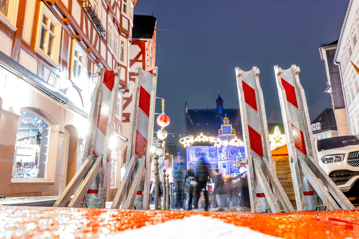 Der Weg zum Weihnachtsmarkt in Marburg