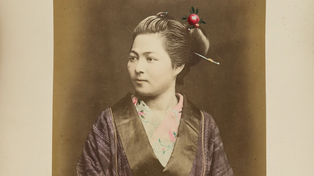 Schönheit aus Fernost: kolorierte Aufnahme aus einem auf 10.000 Euro taxierten Fotoalbum von Raimund von Stillfried-Rattonitz aus Japan, um 1878