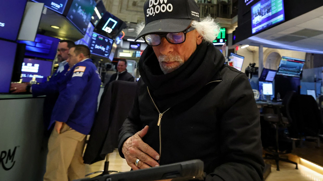 First down, then up: The Dow Jones Index climbed to a record level.