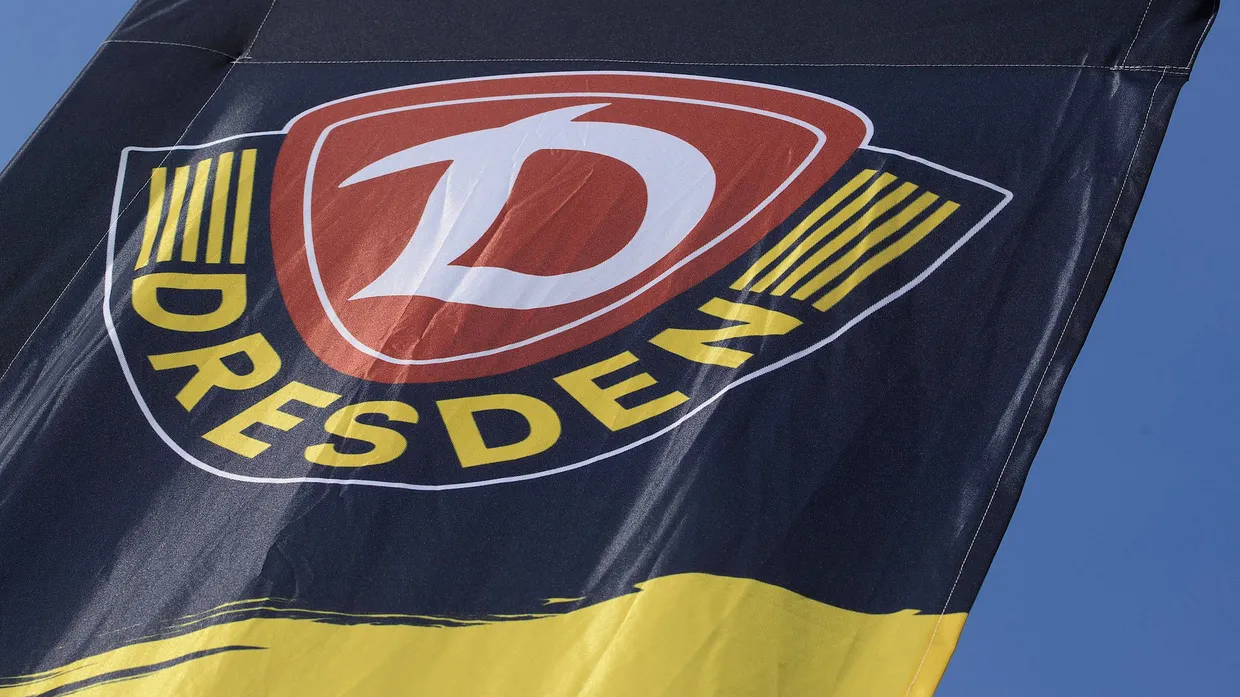 Weht künftig in der dritten Liga: die Fahne von Dynamo Dresden