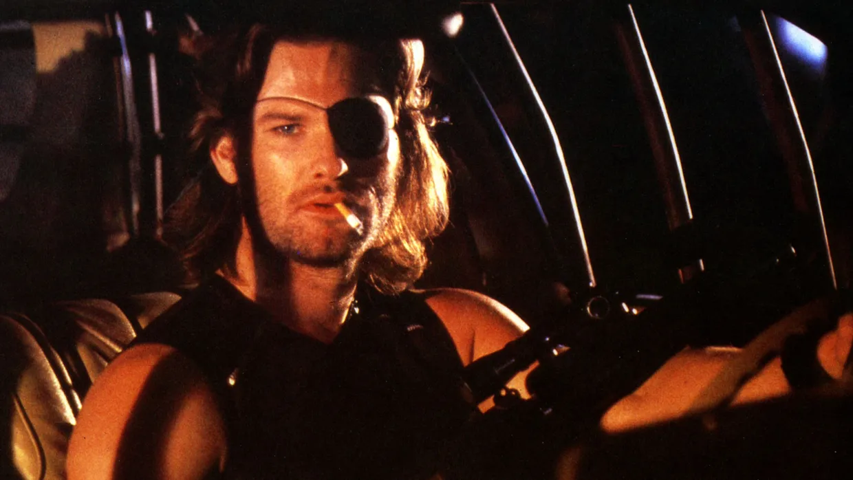 Was guckst du? Snake Plissken (Kurt Russell) schaut gleichzeitig gelassen und gereizt in die Zukunft.