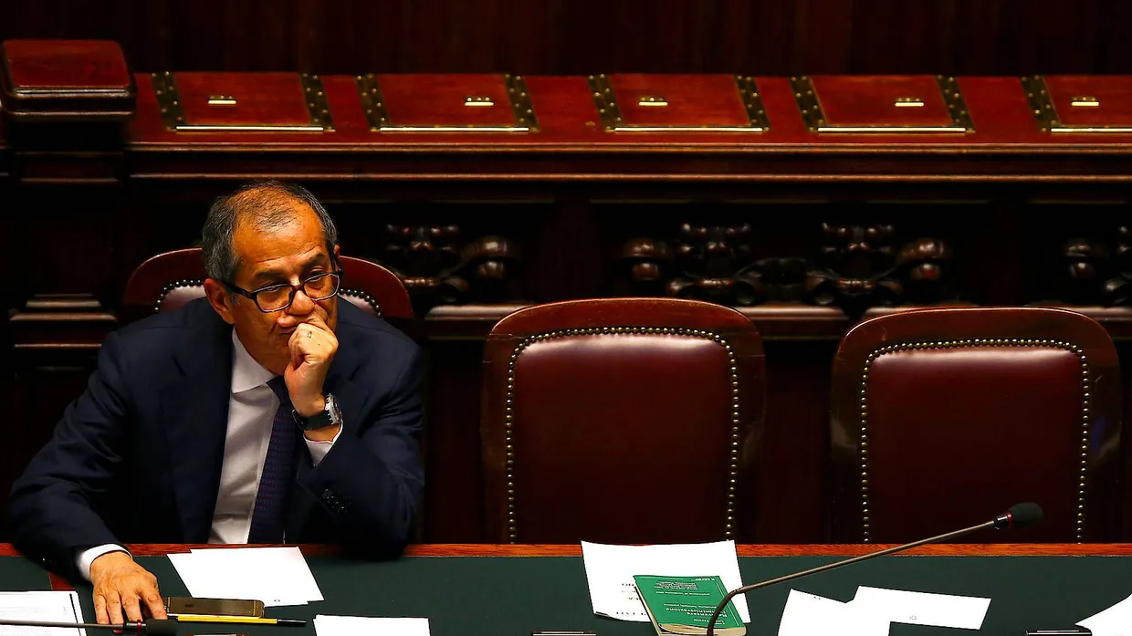 Finanzminister Giovanni Tria hält den Staatshaushalt Italiens derzeit zusammen – somit ist die relative Stabilität aber auch an sein derzeit nicht komplett gesichertes Amt gekoppelt.