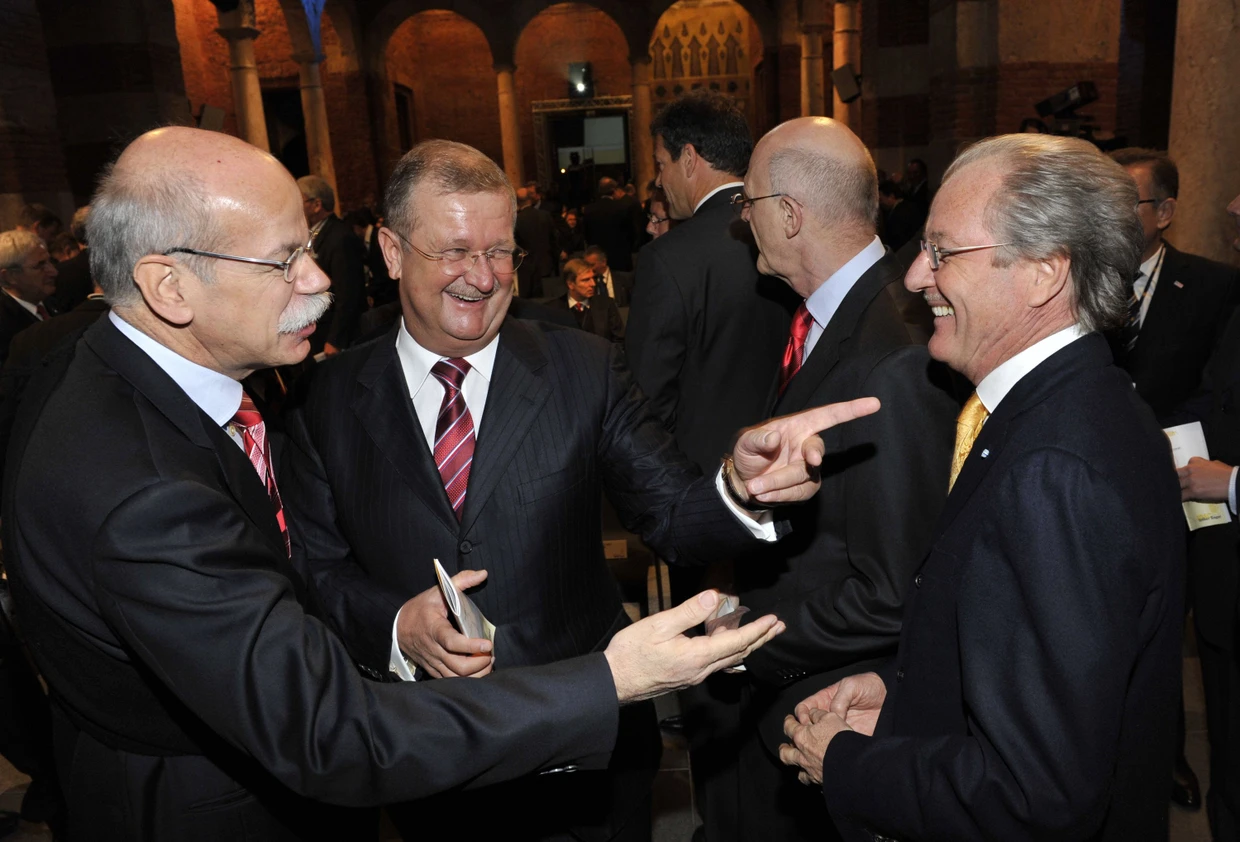 Der damalige Daimler-Chef Dieter Zetsche (links), der ehemalige Porsche-Chef  Wendelin Wiedeking  und Wolfgang Reitzle 2010 bei einer Preisverleihung.