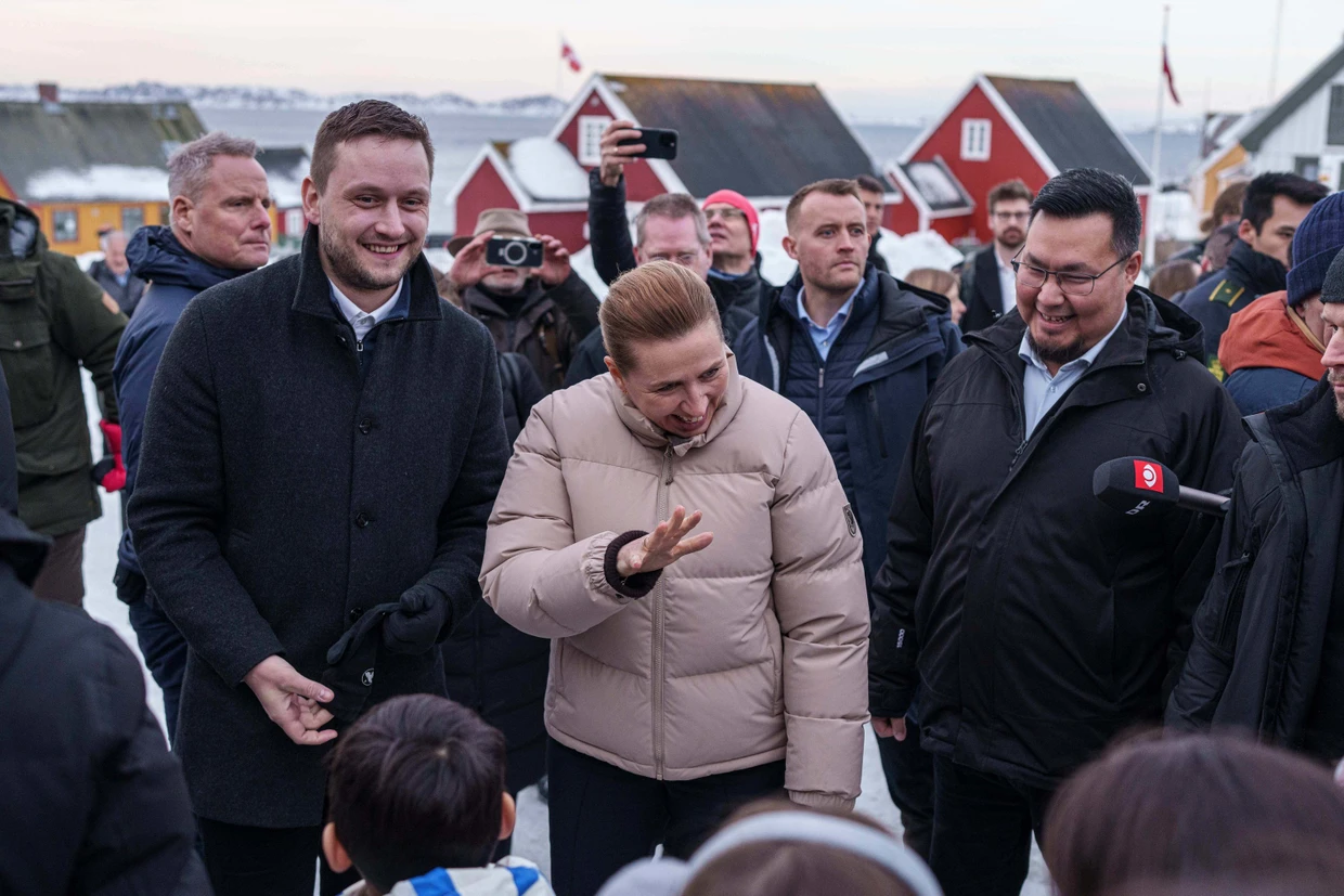 Grönlands Regierunsgchef Jens-Frederik Nielsen mit Dänemarks Ministerpräsidentin Mette Frederiksen am 23. Januar in Nuuk