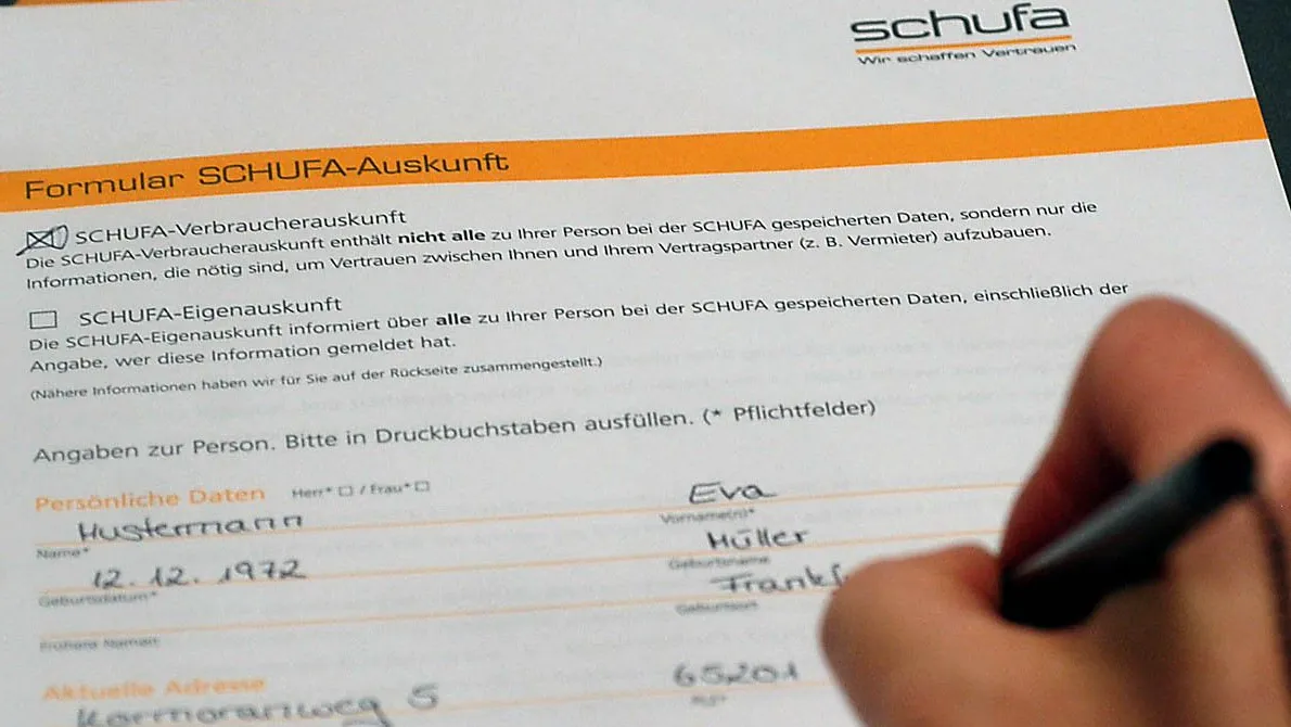 Wichtige Auskünfte: Die Schufa versorgt Banken und Handel mit Informationen zur Bonität von Kunden und Geschäftspartnern.