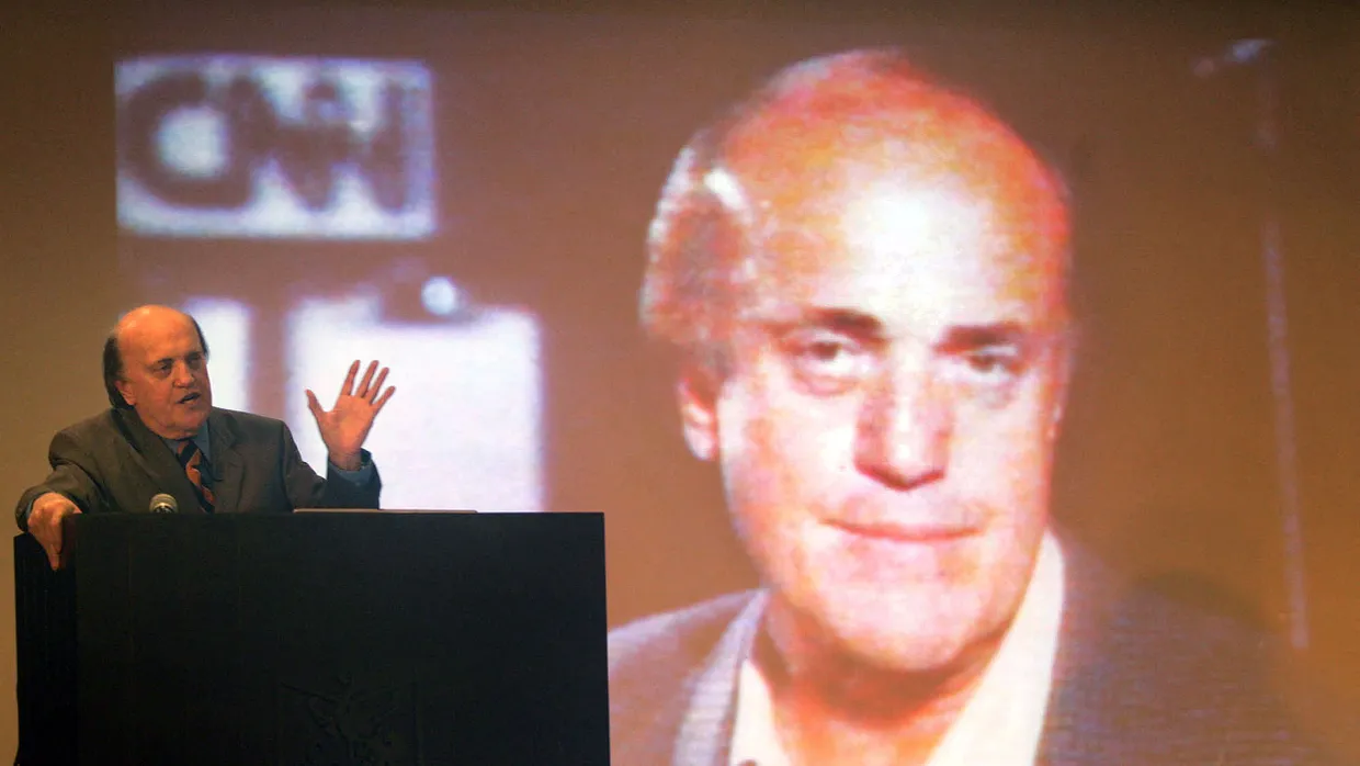 Peter Arnett hielt Vorlesungen über Journalismus, hier 2007 in Shantou in China.