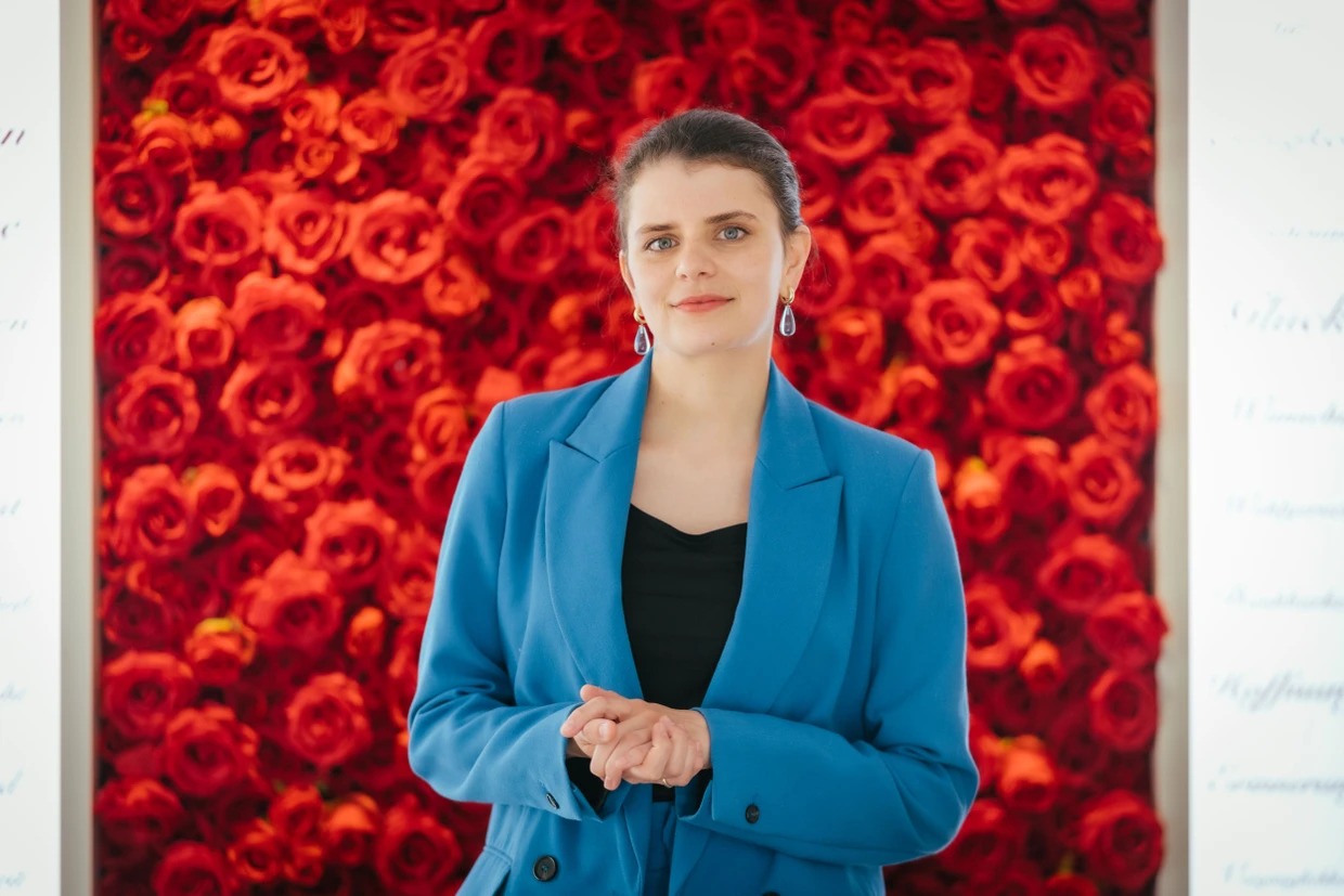 Erforscht die Rose: Museumsleiterin Madelaine Heck