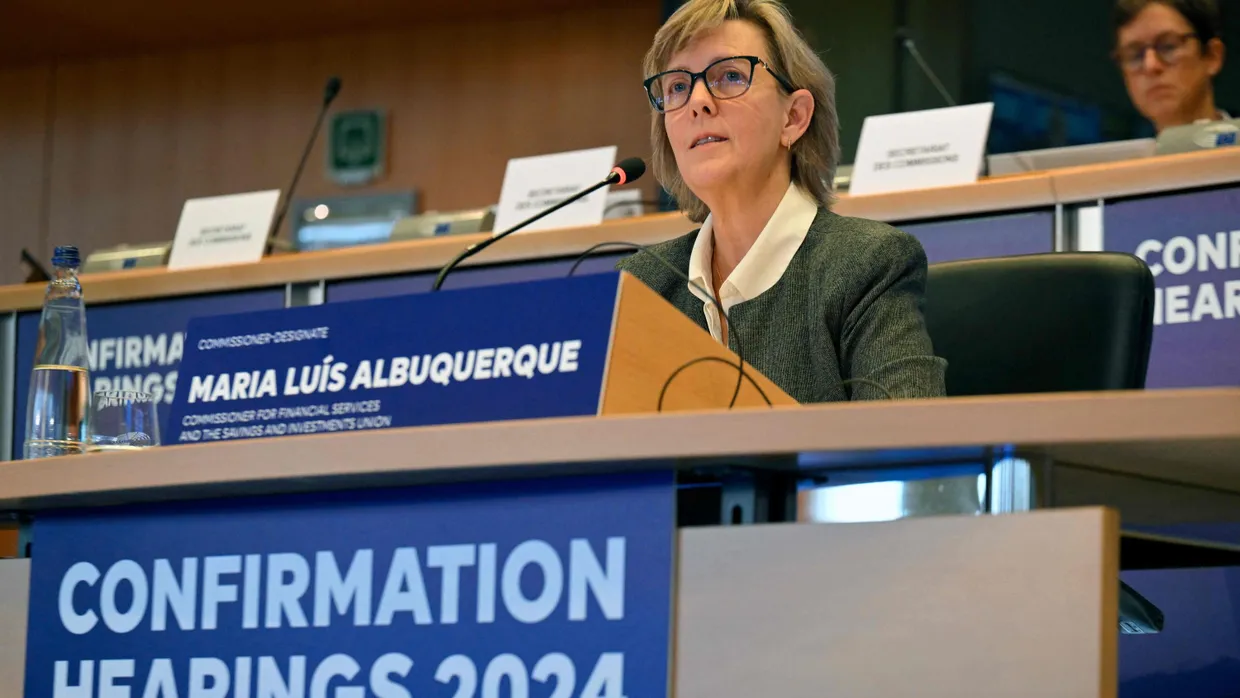 Ihre Eignung hat sie unter Beweis gestellt: Maria Luís Albuquerque war bereits portugiesische Finanzministerin, aber auch in der Privatwirtschaft tätig.