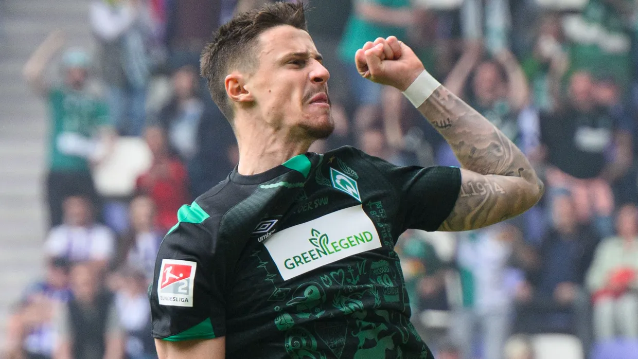 Bremen ist auf dem Weg zurück in die Bundesliga: Marco Friedl jubelt nach seinem Tor.