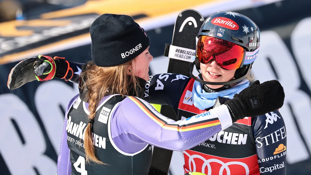 Im Ski-alpin-Gesamtweltcup muss sich Emma Aicher (links) Mikaela Shiffrin nur knapp geschlagen geben.