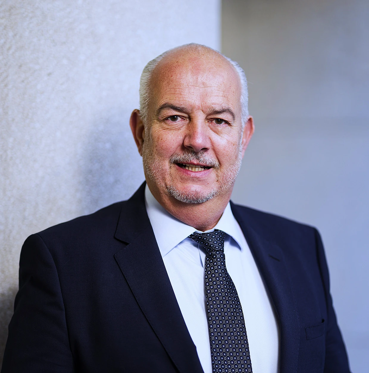 Professor Dr. Kyrill-Alexander Schwarz lehrt Öffentliches Recht an der Julius-Maximilians-Universität Würzburg.