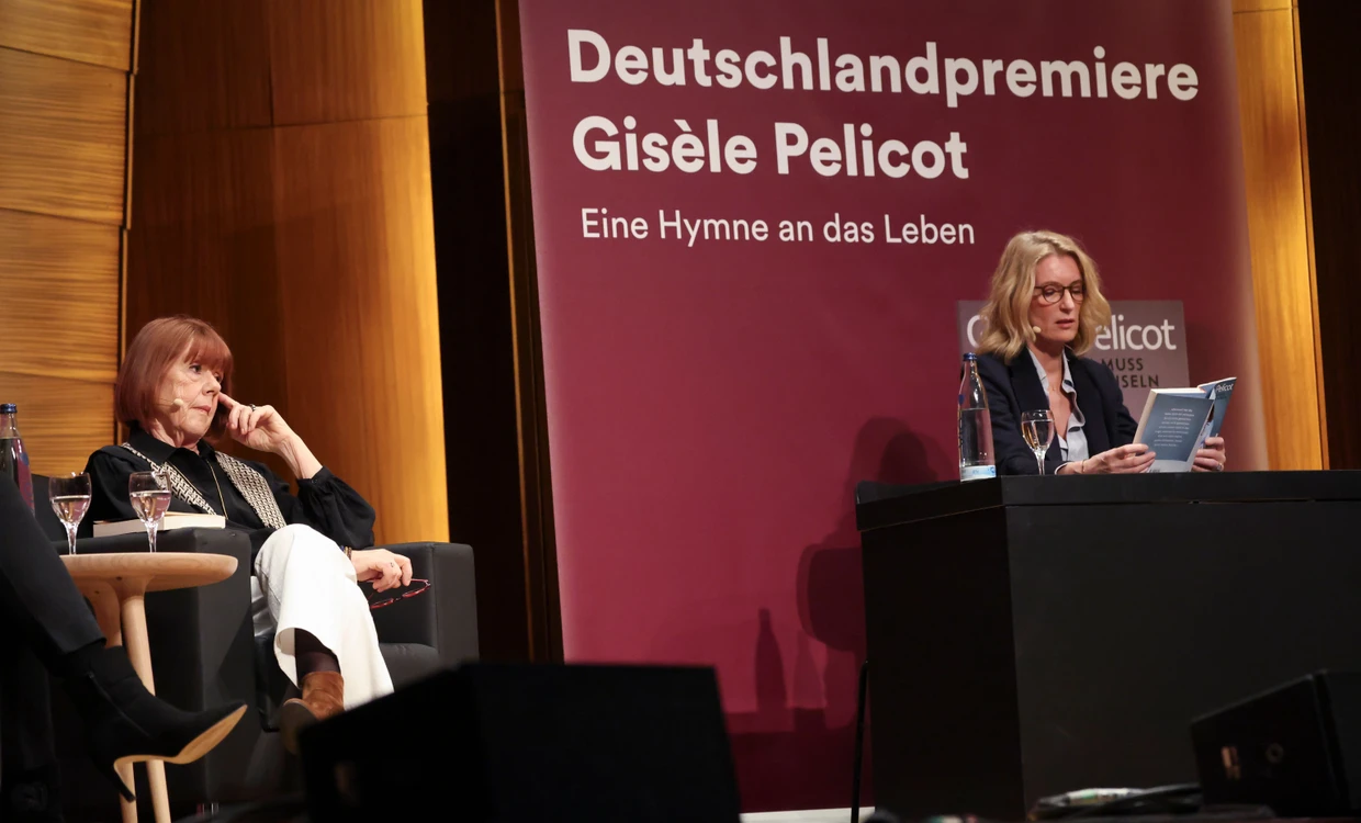 Gisèle Pelicot rührte mit ihrer Geschichte, die Maria Furtwängler auszugsweise vorlas, ihr Hamburger Publikum zu Tränen.
