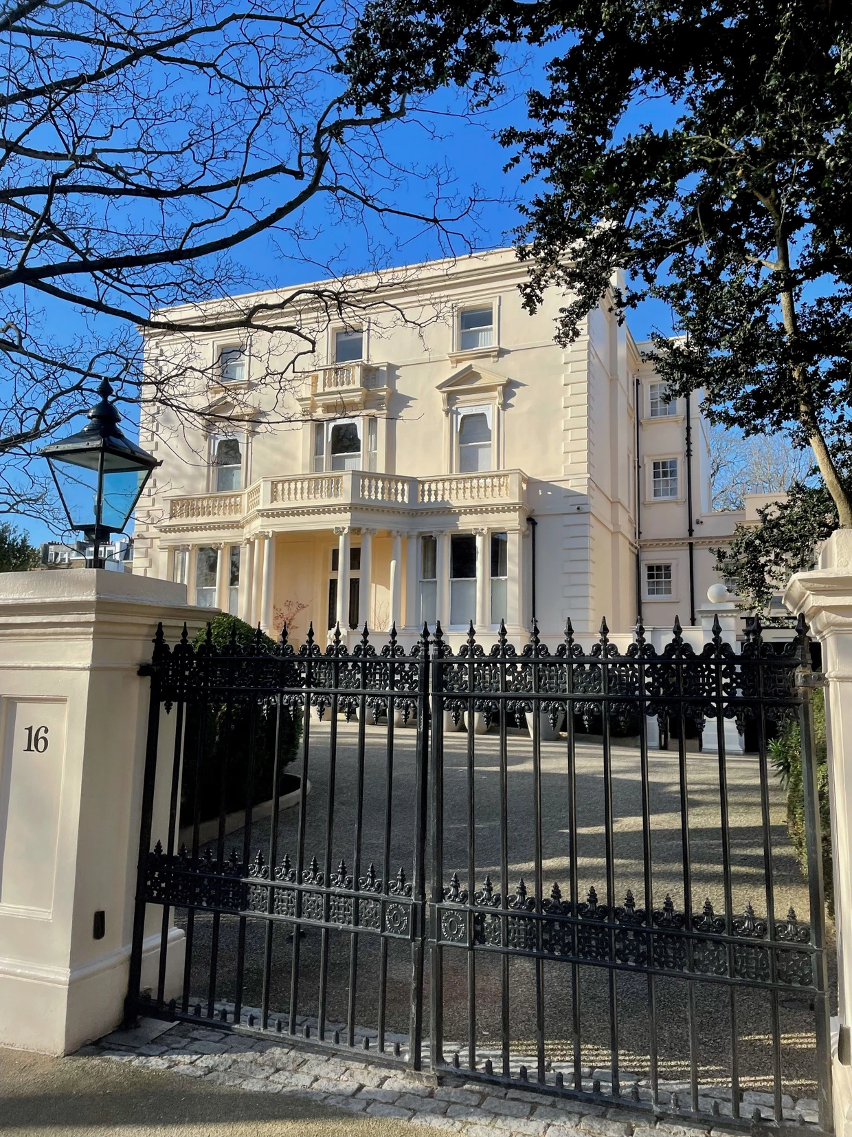 Die Villa von Roman Abramowitsch in den Kensington Palace Gardens, gekauft für knapp 100 Millionen Pfund