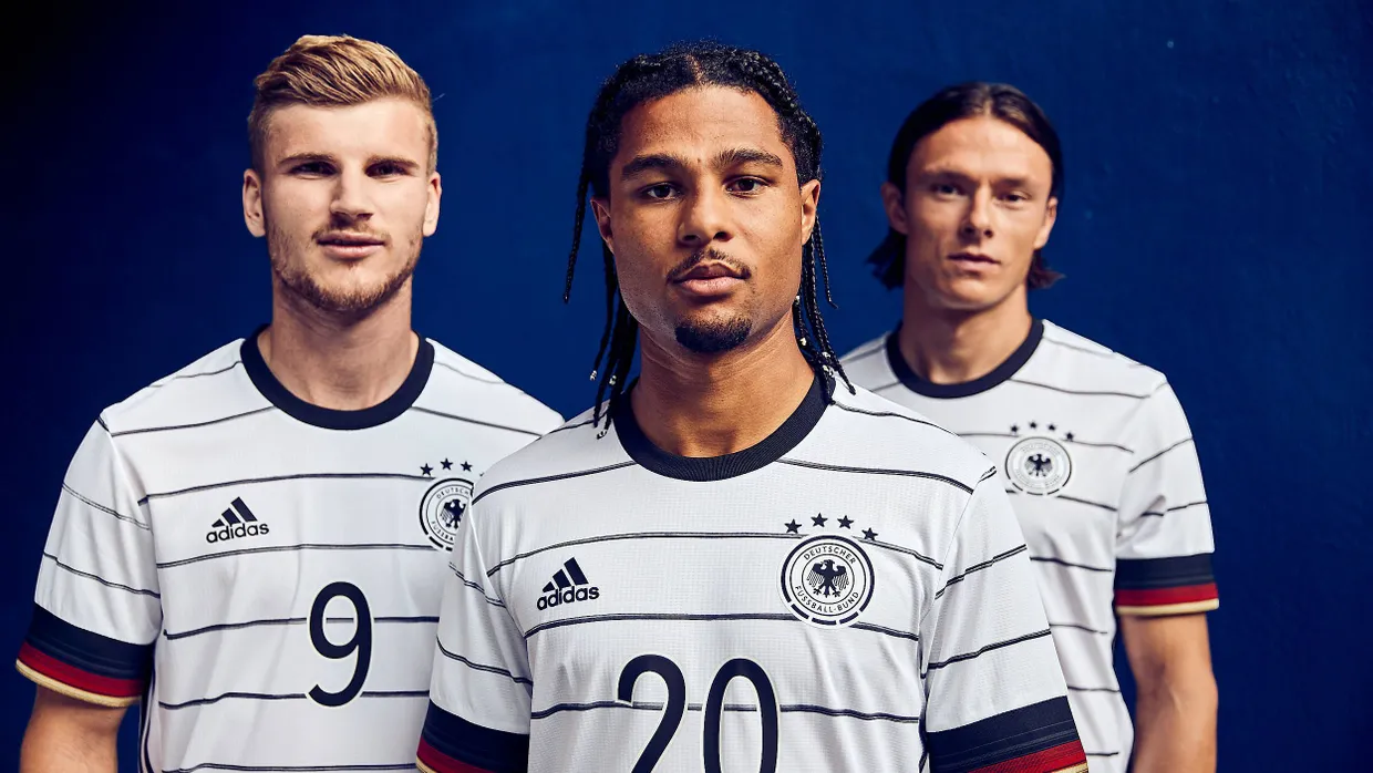 Das neue Trikot der Nationalmannschaft: Namen stehen hinten.