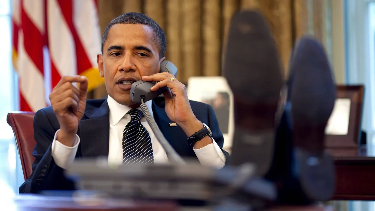 Präsident Obama kann entspannt die Füße hochlegen: Wegen der Abhöraktionen der NSA regt sich kaum noch jemand auf.