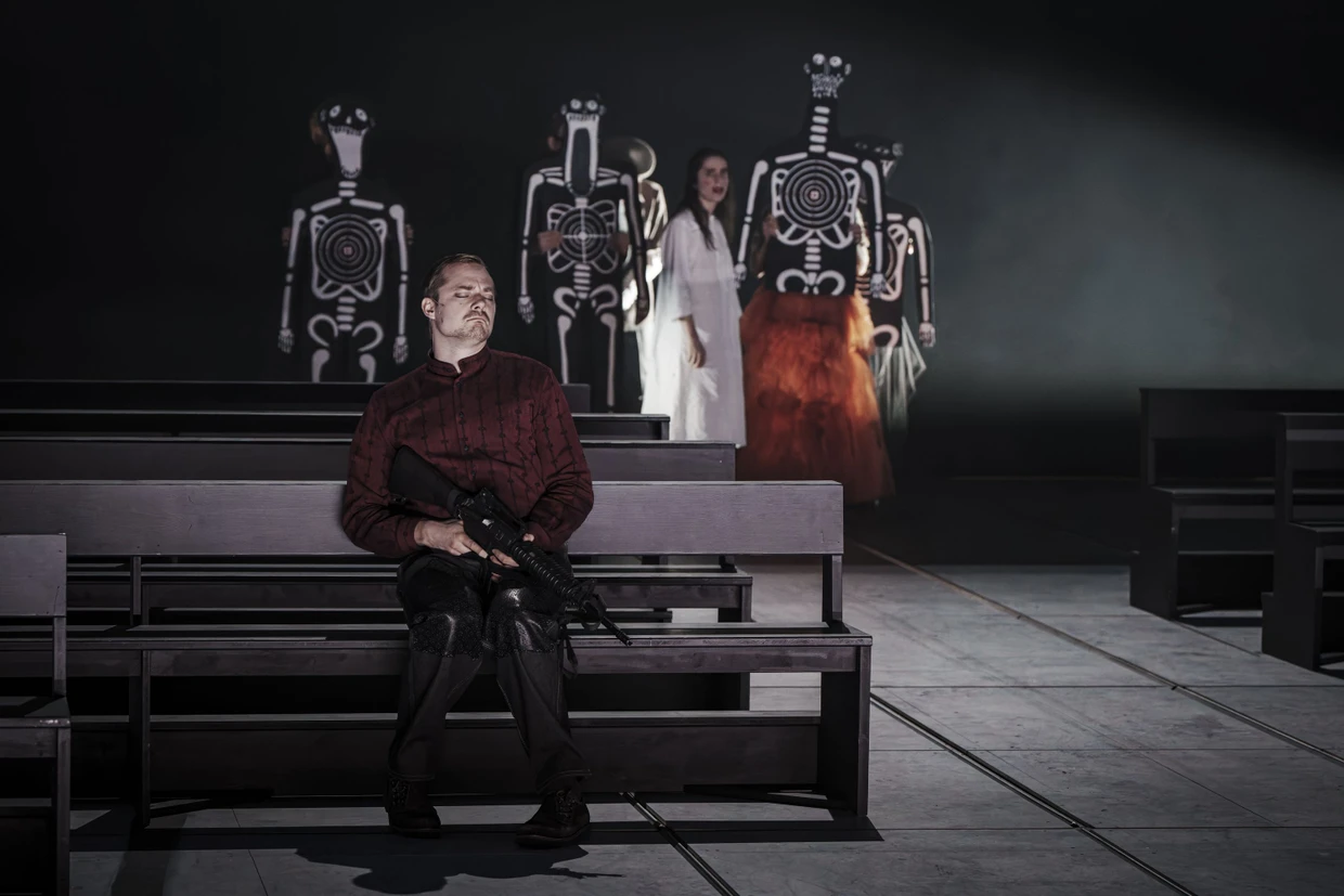 Statt Budenballern gibt es hier Maschinengewehre: Szene aus Karin Henkels Horváth-Abend