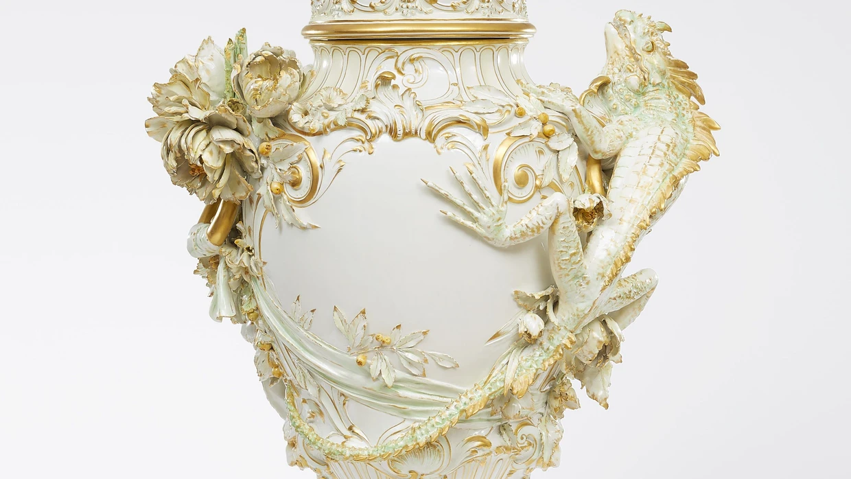 Leistungsschau der Porzellankunst: KPM-Prunkvase nach einem Modell von Alexander Kips, 1895