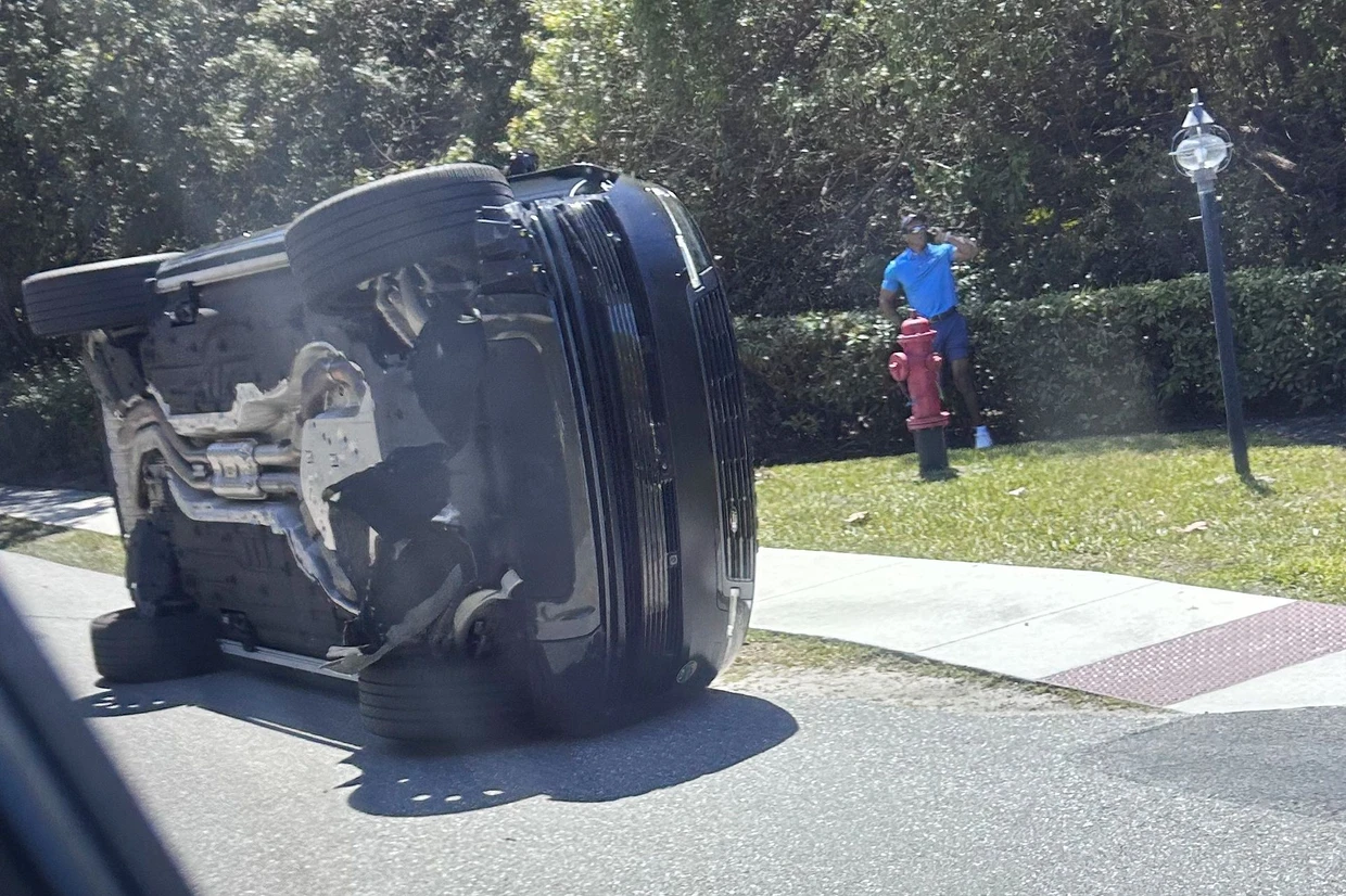 Am vergangenen Freitag hatte Golfstar Tiger Woods in Florida einen Autounfall.