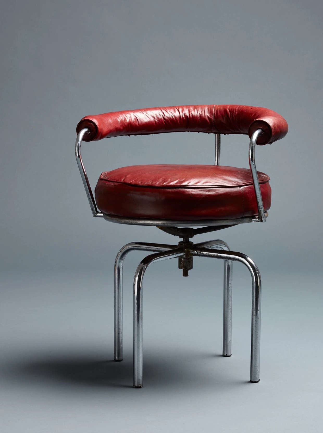 Perriands „Fauteuil pivotant“ aus dem Jahr 1927