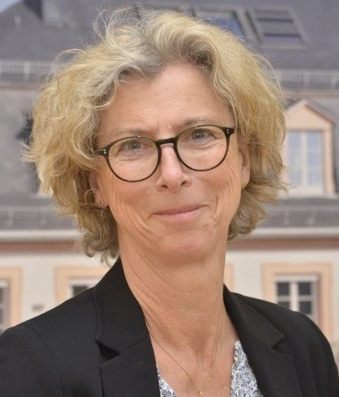 Dr. Charis Eibl