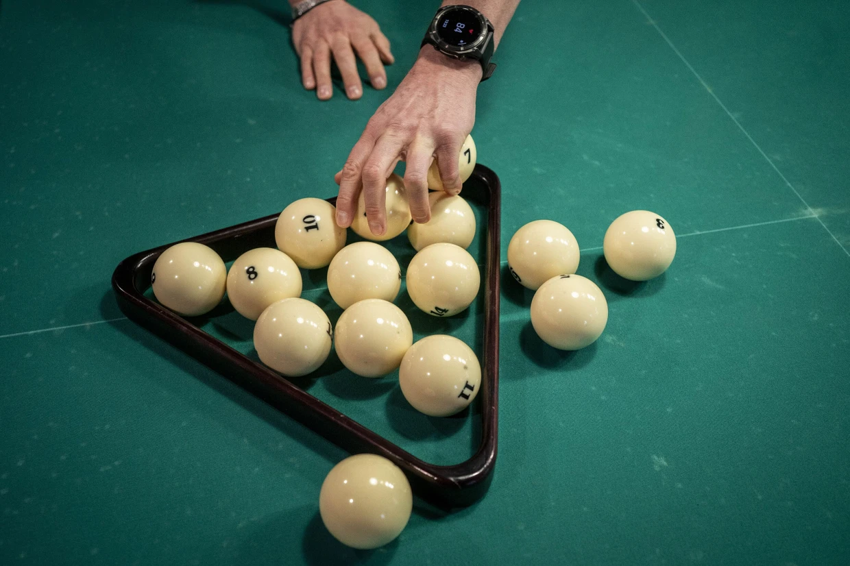 Spielart: 15 weiße Kugeln und eine gelbe