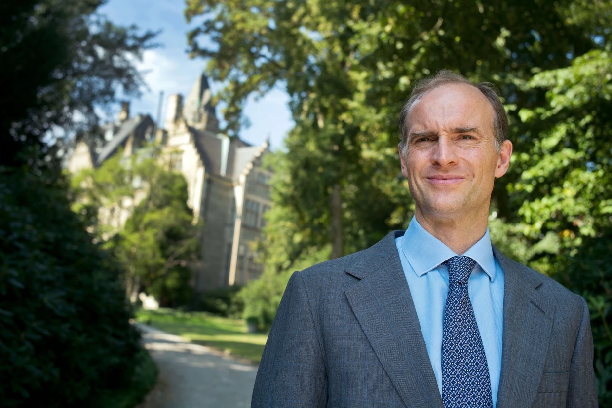 Verkäufer: Donatus Landgraf von Hessen auf dem Gelände des Schlosshotels Kronberg. Auch das wird dem Land zum Erwerb angeboten.