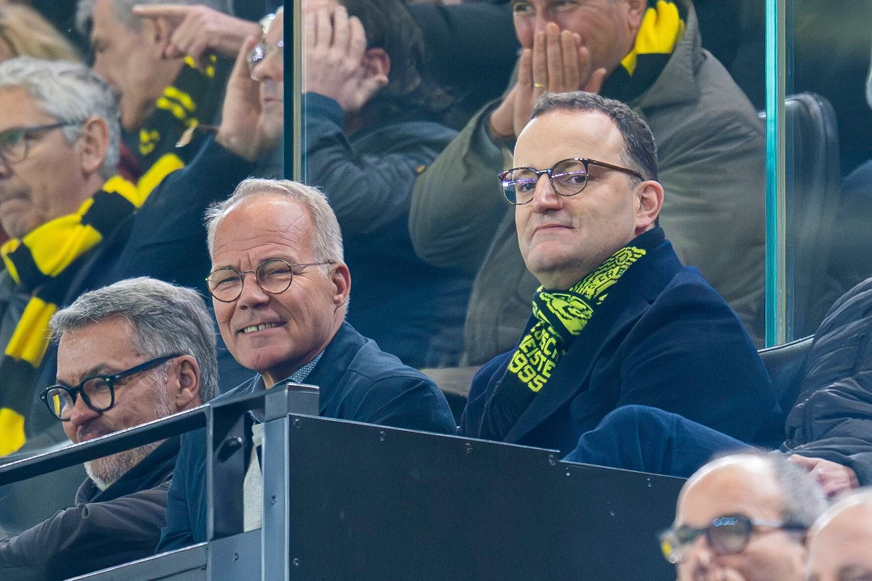 Matthias Miersch und Jens Spahn am 28. Februar beim Spiel von Borussia Dortmund gegen FC Bayern München