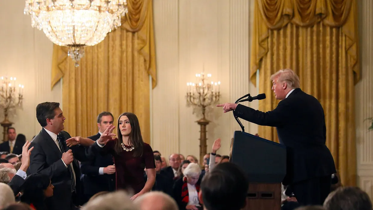 Präsident Trump beschimpft auf der Pressekonferenz nach den Kongresswahlen den CNN-Journalisten Jim Acosta