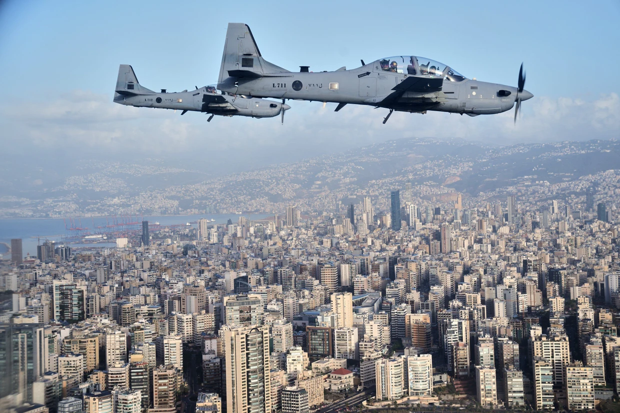 Zwei Kampfflugzeuge der libanesischen Luftwaffe eskortieren das Flugzeug von Papst Leo XIV. über Beirut