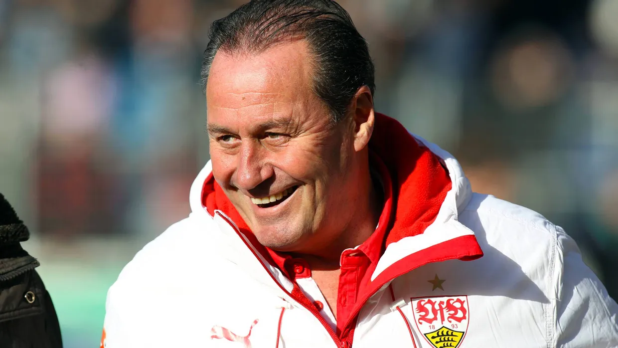 „Wir haben wenig Spaß in den Spielen, da versuchen wir es den Jungs im Training zu geben“: VfB-Trainer Huub Stevens