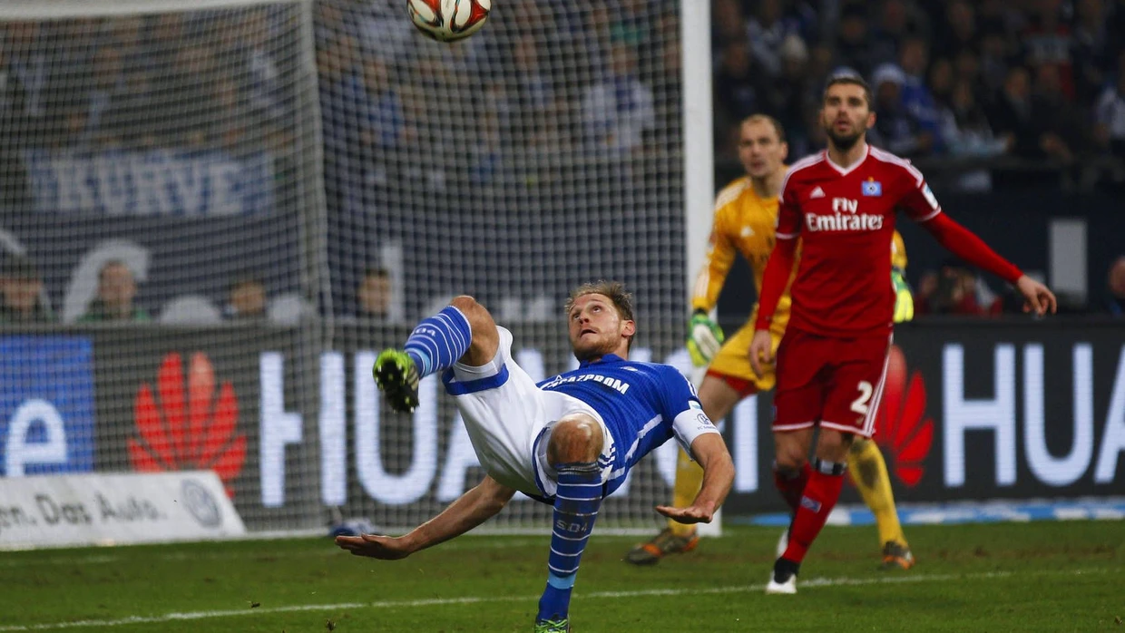 Das Tor ist weit weg: Höwedes und Schalke tun sich gegen den HSV schwer