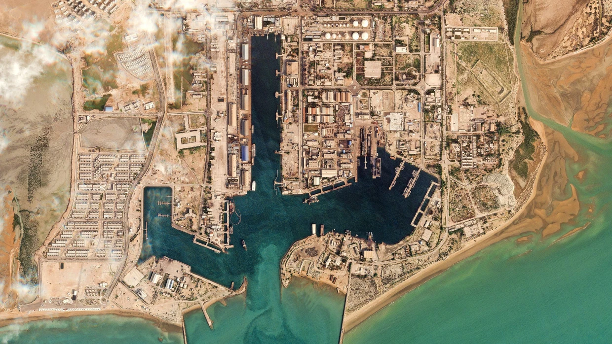 Bild von Planet Labs: Irans Militärhafen von Bandar Abbas nach Angriffen des US- und des israelischen Militärs, aufgenommen am 4. März.