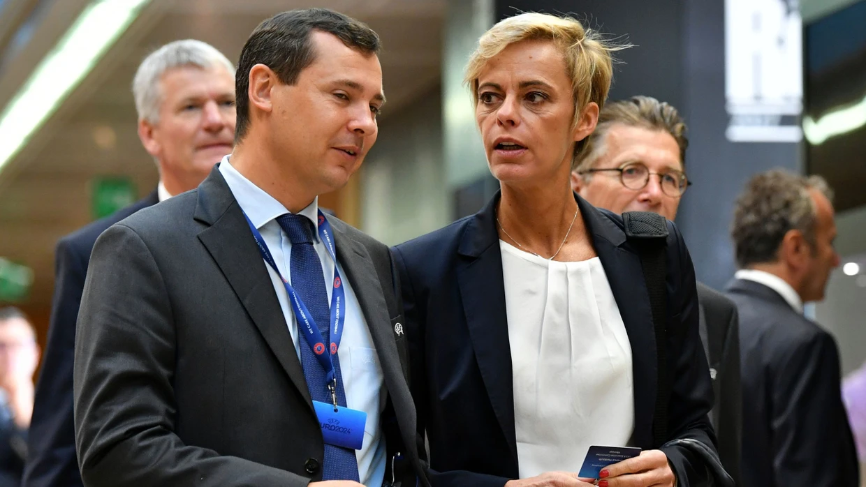 Florence Hardouin (r) aus Frankreich, Mitglied des UEFA-Exekutivkomitees, und Kevin Lamour kommen zu einer Sitzung des UEFA-Exekutivkomitees.