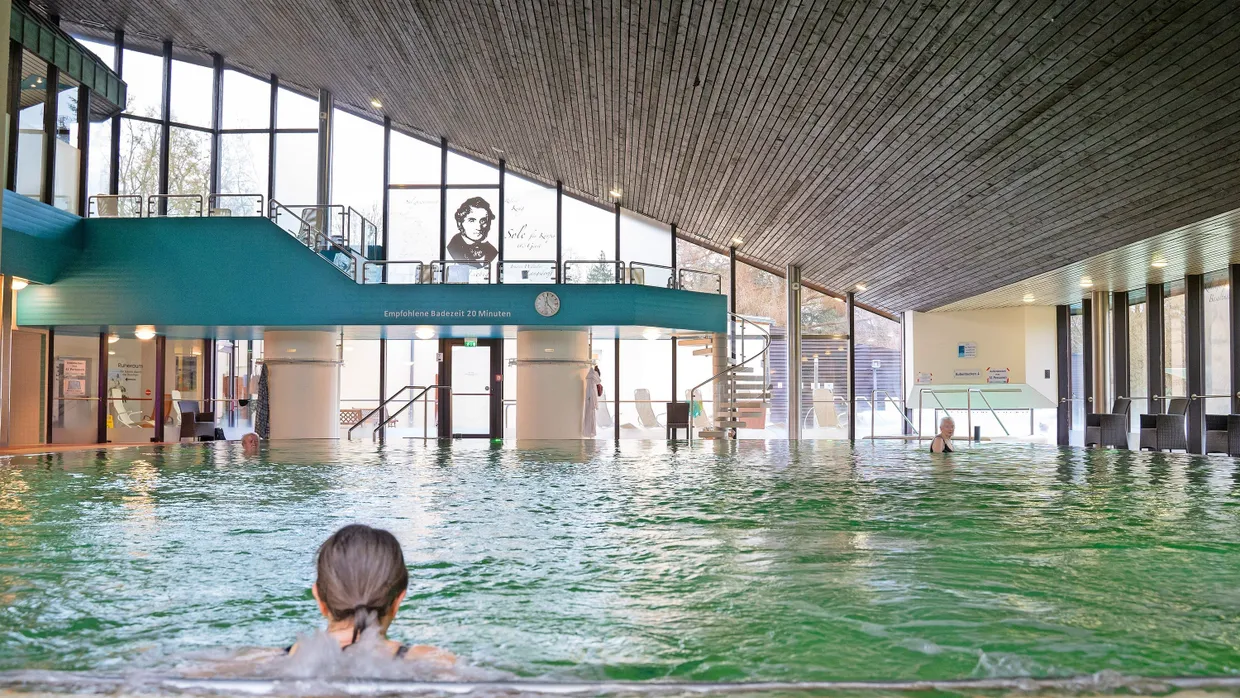 Noch lässt es sich hier genießen: Die Therme von innen